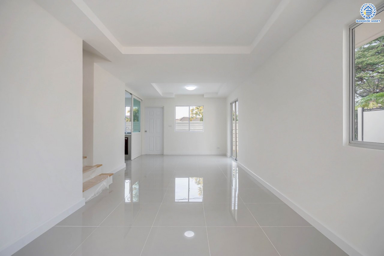 บ้านมือสองตกแต่งใหม่ โครงการ พฤกษาวิลล์63/1 นครอินทร์-พระราม5 หลังมุม สภาพแวดล้อมดี เนื้อที่ 48.8 ตร.ว. ฟังก์ชัน 3 ห้องนอน 2 ห้องน้ำ ที่จอดรถ 1 คัน บนทำเลโซนเมือง! เดินทางสะดวก เข้า-ออกทาง ซอยวัดสังฆทาน ใกล้สะพานพระราม5 และรถไฟฟ้าสถานี "แยกติวานนท์"...